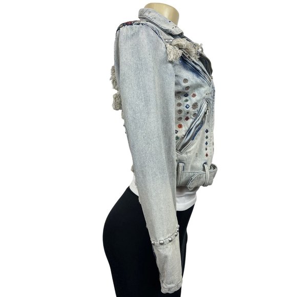 BlankNYC Women's Light Blue Embroidered Zip Up Buckle Strap Denim Jacket - NWT - Picture 4 of 15